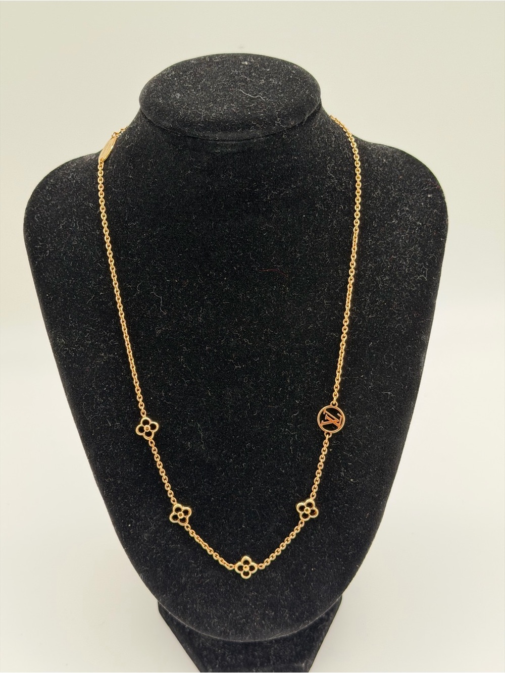 Louis Vuitton gold necklace Authentic 😍